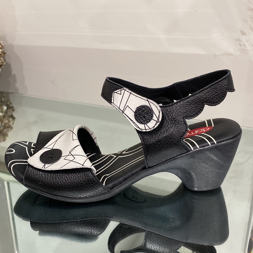Clamp Sandals Leather Black/ White Design Size 9/9.5”